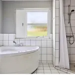 Feriehus Charming Modern Summer House 4 Min From The *