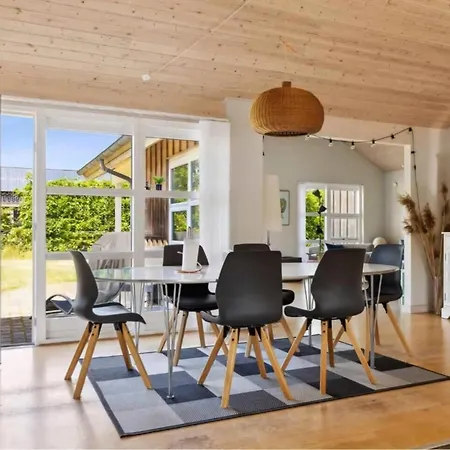 Charming Modern Summer House 4 Min From The