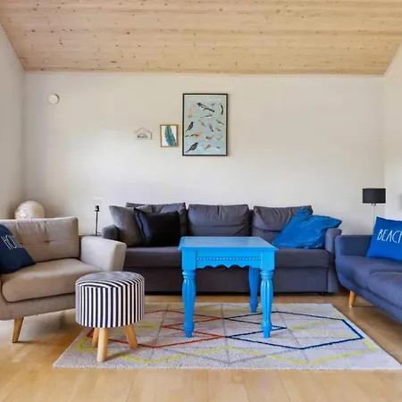 Charming Modern Summer House 4 Min From The Hébergement de vacances Gorlev