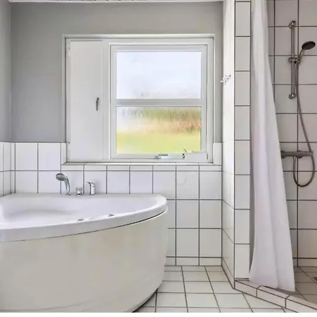 Semesterbostad Charming Modern Summer House 4 Min From The *