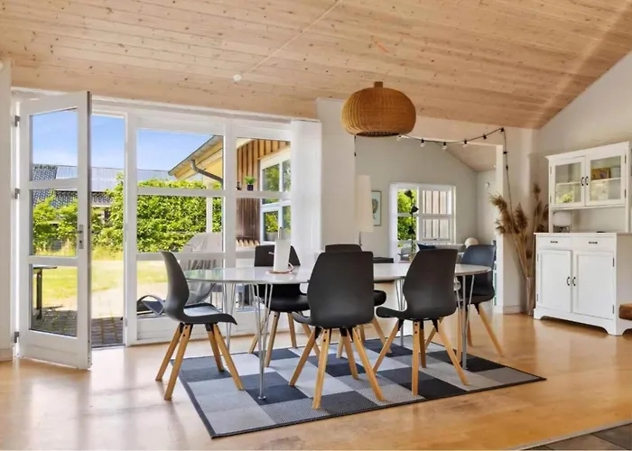 Charming Modern Summer House 4 Min From The