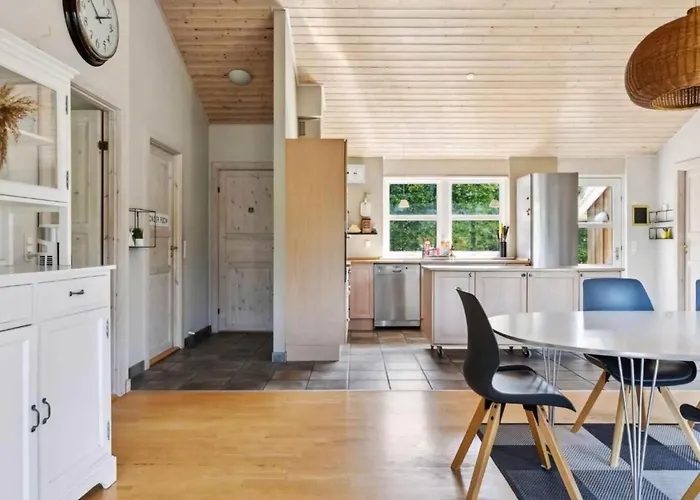 Hébergement de vacances Charming Modern Summer House 4 Min From The