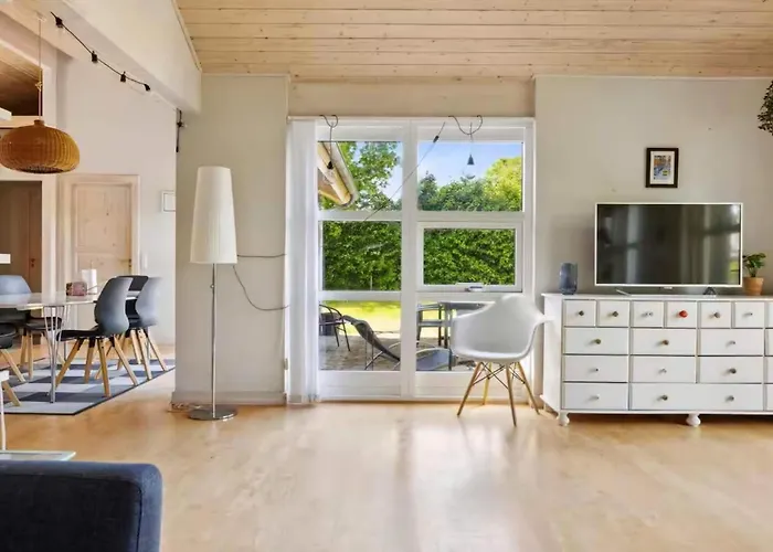 Hébergement de vacances Charming Modern Summer House 4 Min From The *