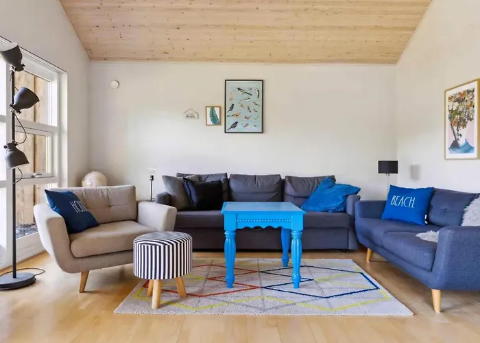 Charming Modern Summer House 4 Min From The Hébergement de vacances Gorlev
